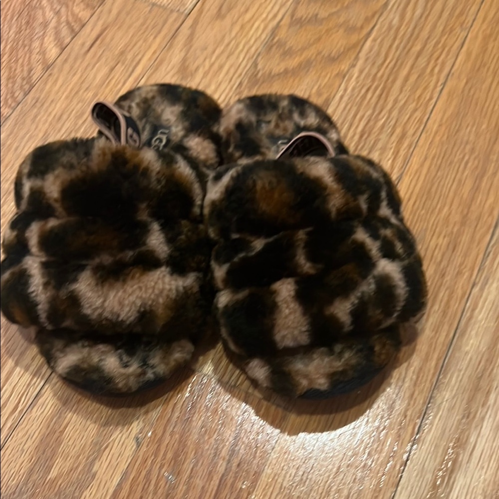 Leopard Print Fuzzy Slippers